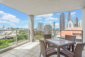 Central Heights ~ 2Bed/2Bath/Car/Pool/Views ~ CBD